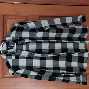 H&M Mens Long Sleeve Medium Plaid Button Up Black White Flannel Shirt